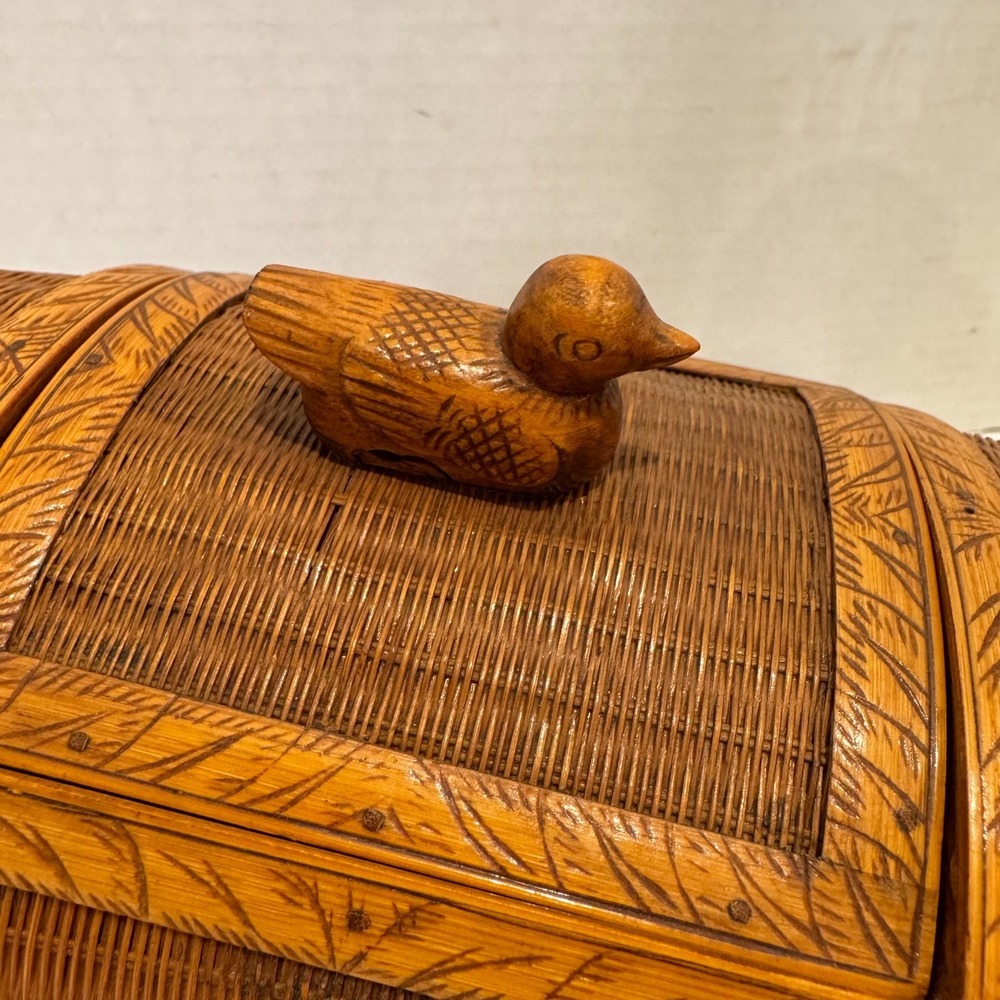Mid Century SHANGHAI HANDICRAFTS WICKER & CARVED WOOD BASKETRY Basket BOX DUCK - Picture 4 of 16